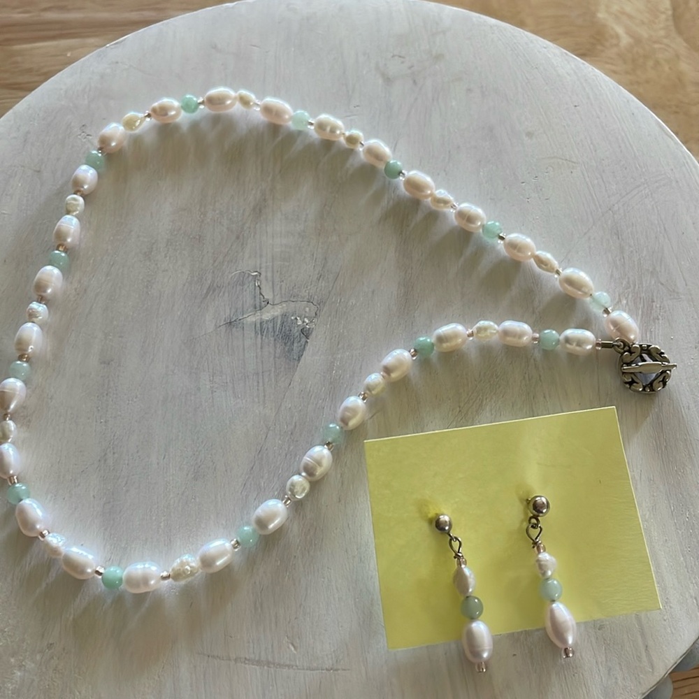Beautiful coastal vibe necklace and earring set